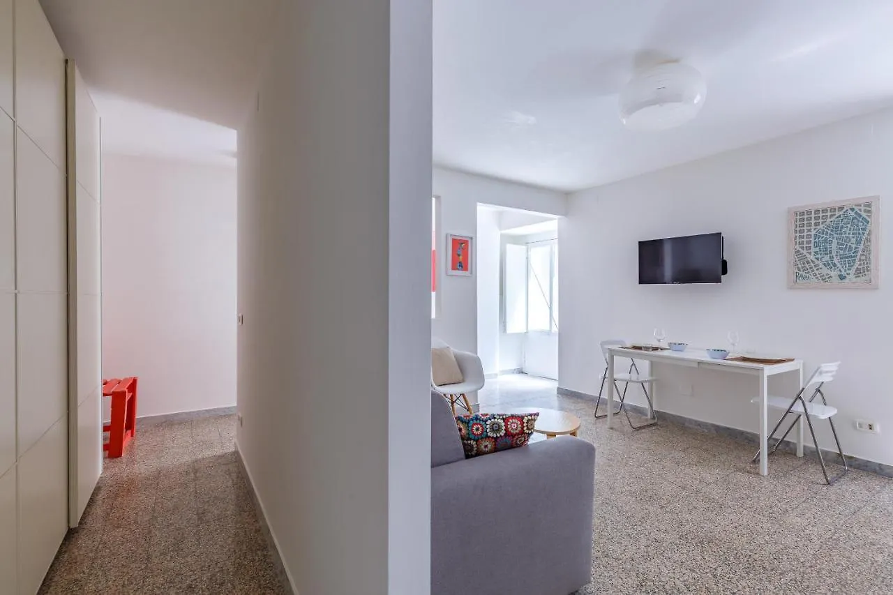 Apartmán Romantic Place With Pines, Cats, Stunning View And Parking Neapol