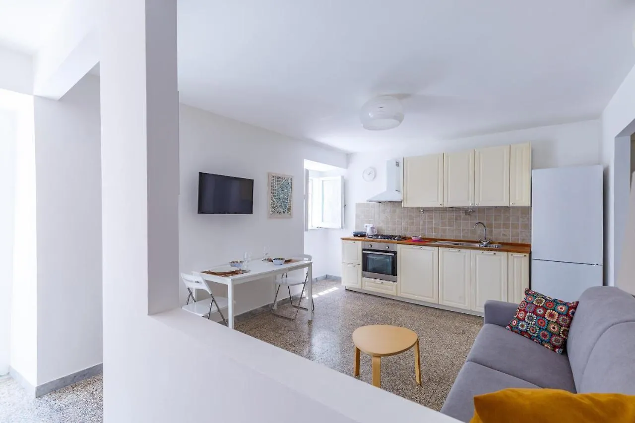 Apartmán Romantic Place With Pines, Cats, Stunning View And Parking Neapol Itálie