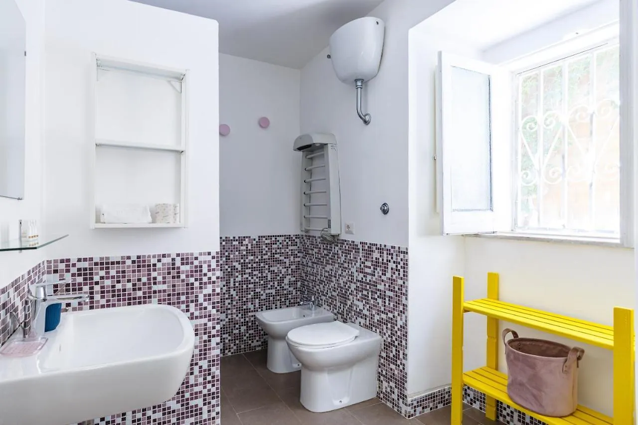 Romantic Place With Pines, Cats, Stunning View And Parking Neapol Apartmán
