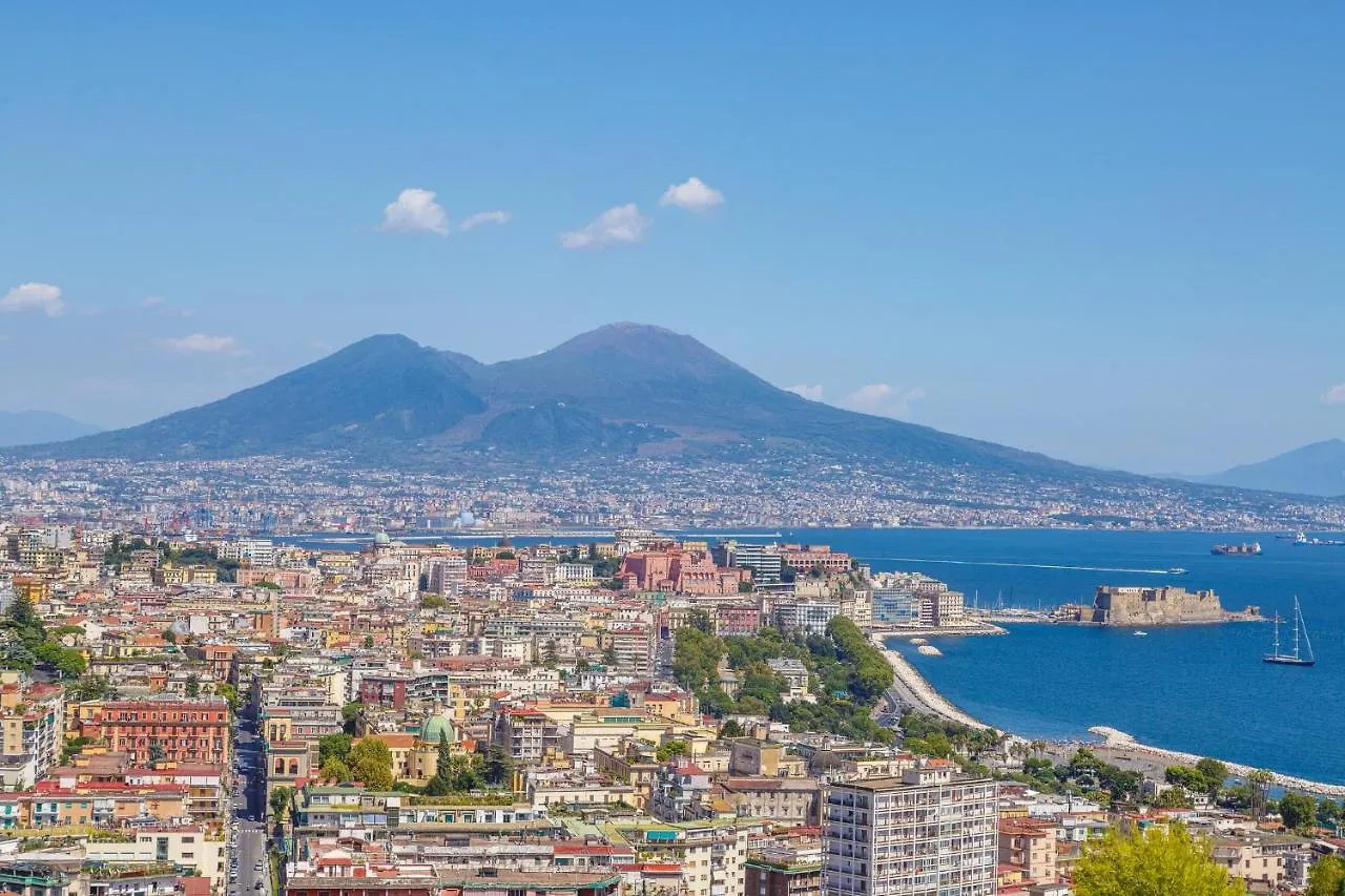 Apartmán Romantic Place With Pines, Cats, Stunning View And Parking Neapol