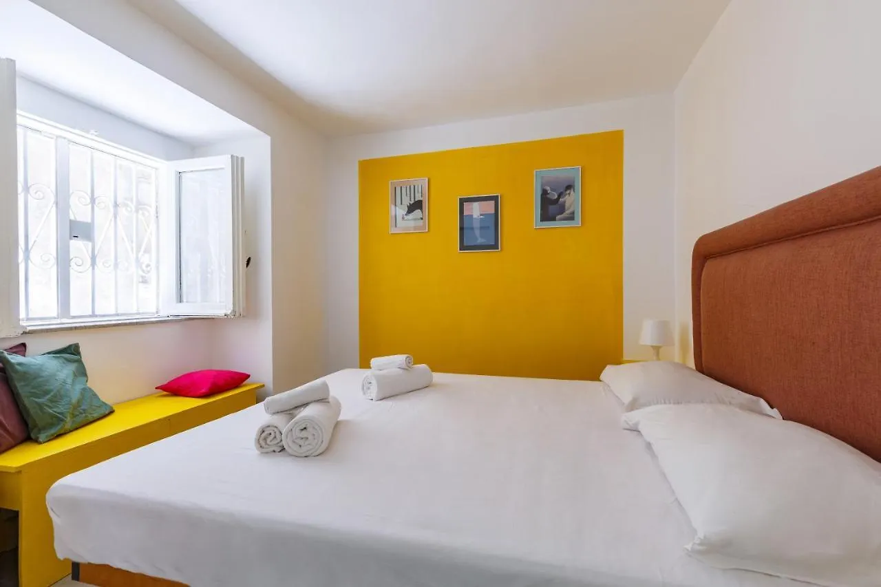 Romantic Place With Pines, Cats, Stunning View And Parking Neapol Apartmán