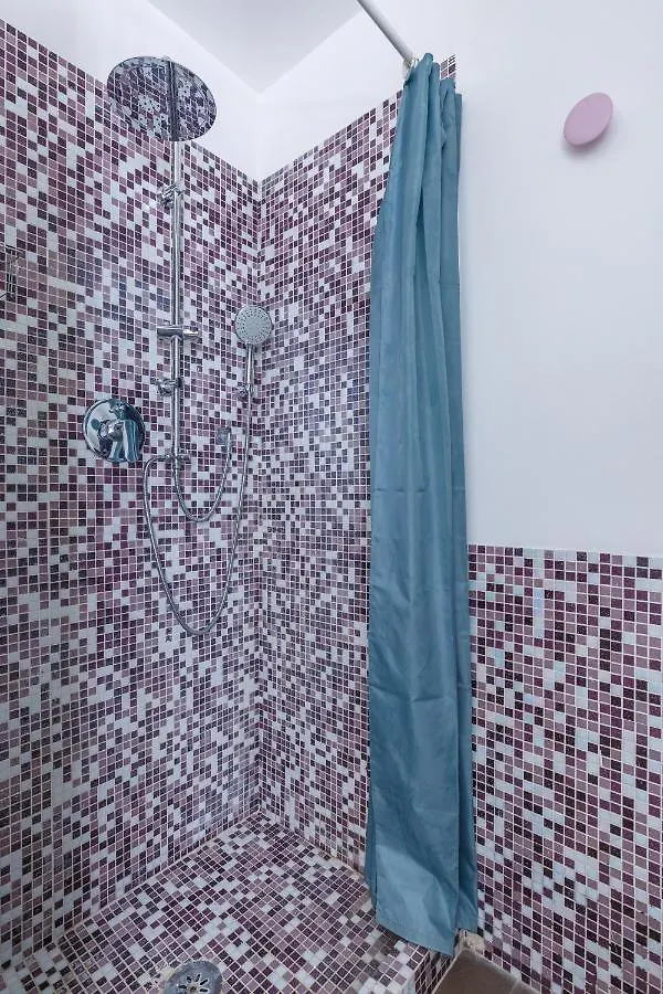 Apartmán Romantic Place With Pines, Cats, Stunning View And Parking Neapol