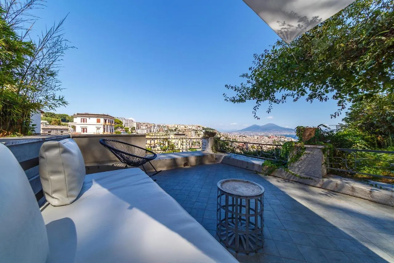 Apartmán Romantic Place With Pines, Cats, Stunning View And Parking Neapol