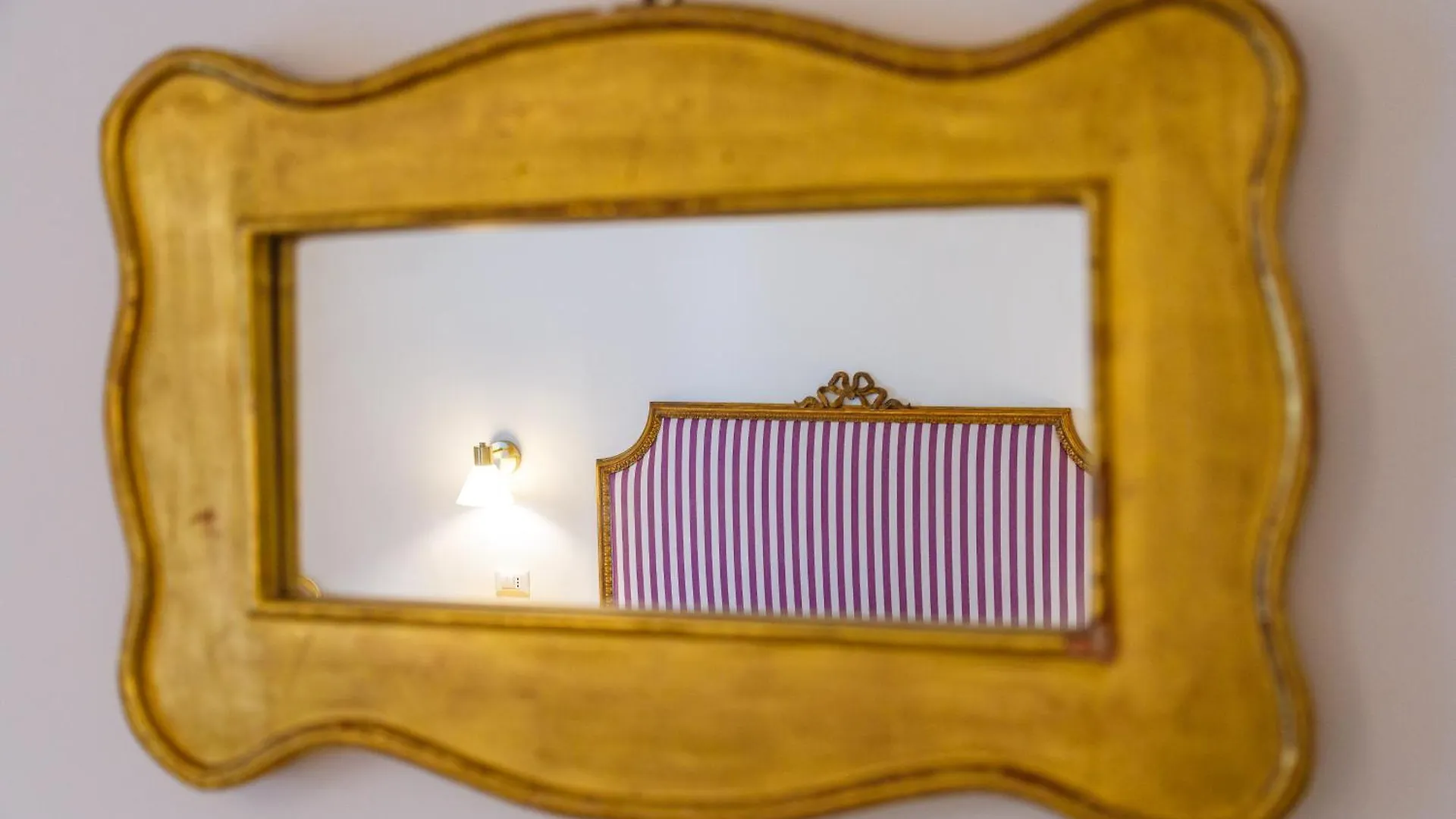 Apartmán Romantic Place With Pines, Cats, Stunning View And Parking Neapol