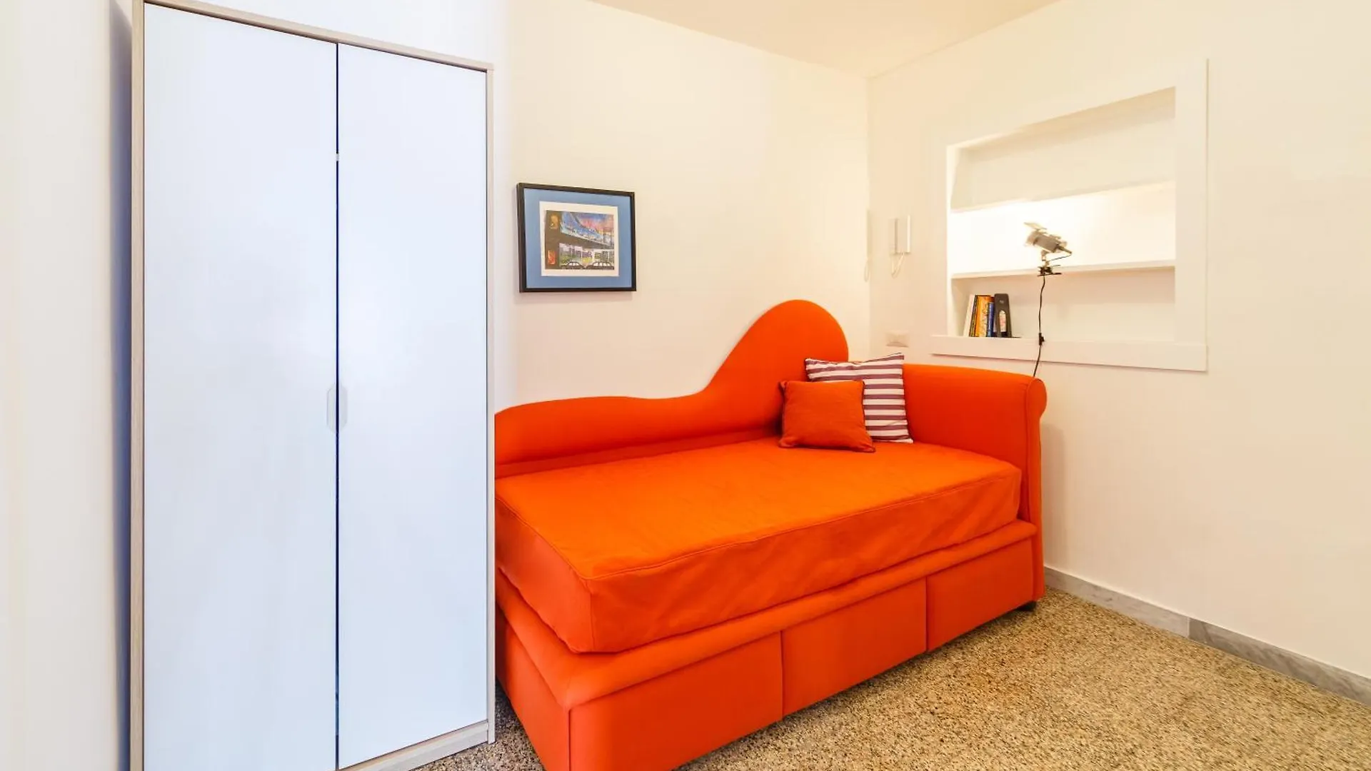 Romantic Place With Pines, Cats, Stunning View And Parking Neapol Apartmán