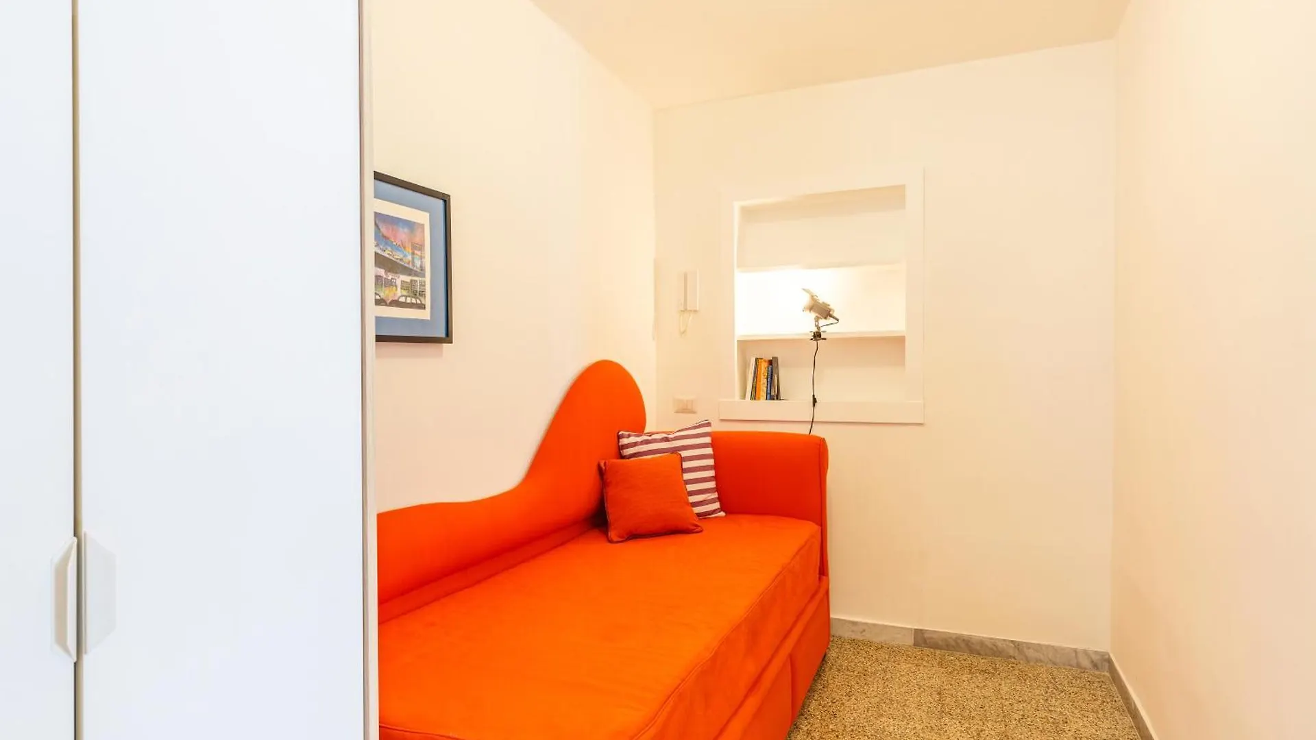 Apartmán Romantic Place With Pines, Cats, Stunning View And Parking Neapol