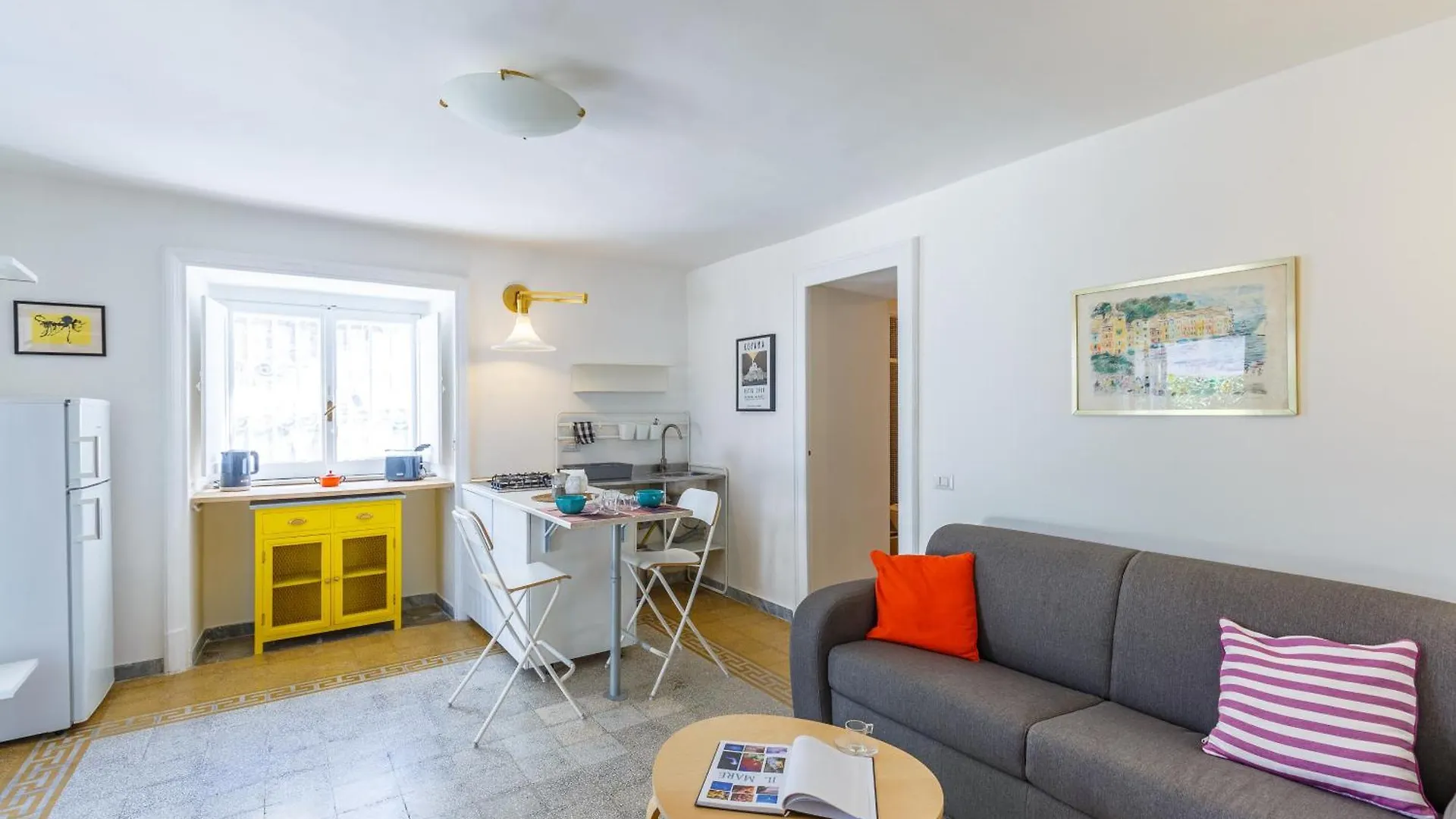 Romantic Place With Pines, Cats, Stunning View And Parking Neapol