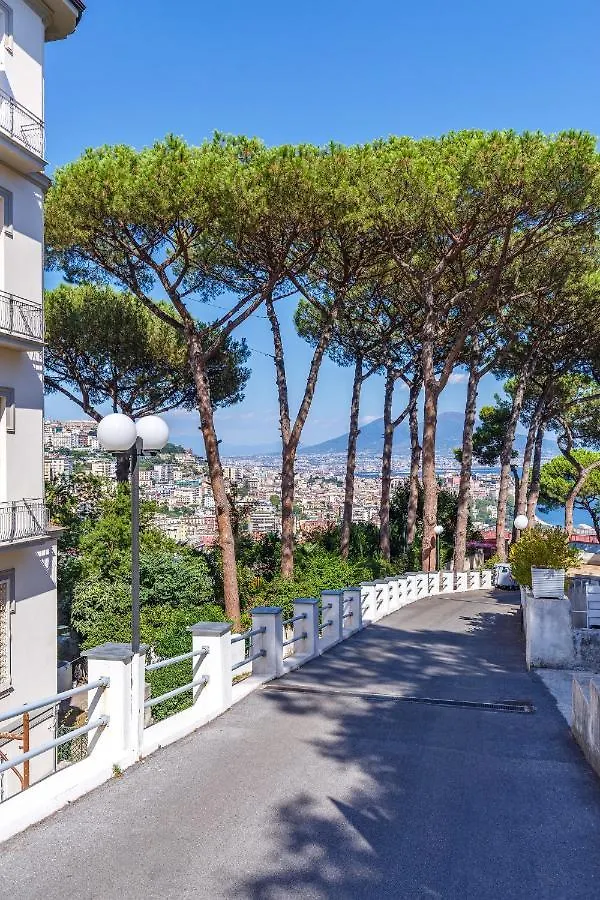 Romantic Place With Pines, Cats, Stunning View And Parking 那不勒斯 公寓