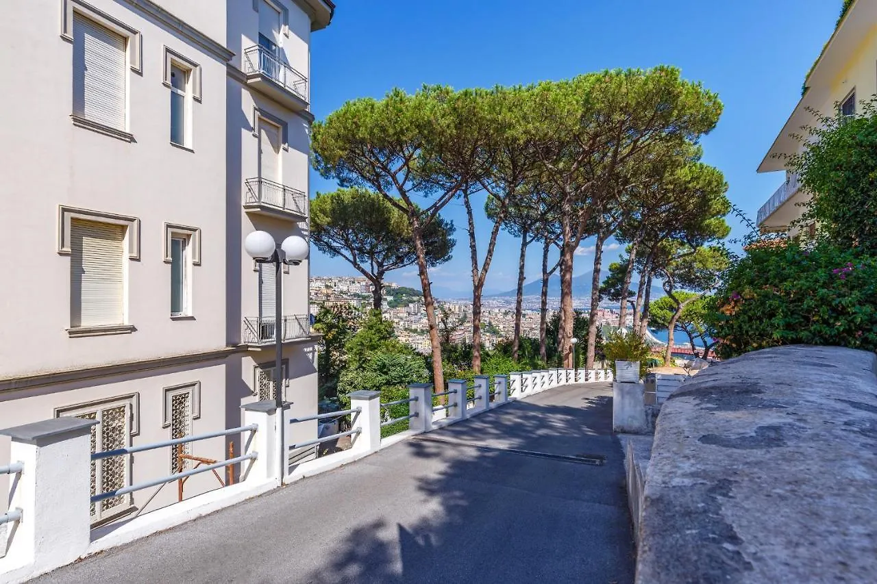 Romantic Place With Pines, Cats, Stunning View And Parking 那不勒斯 公寓