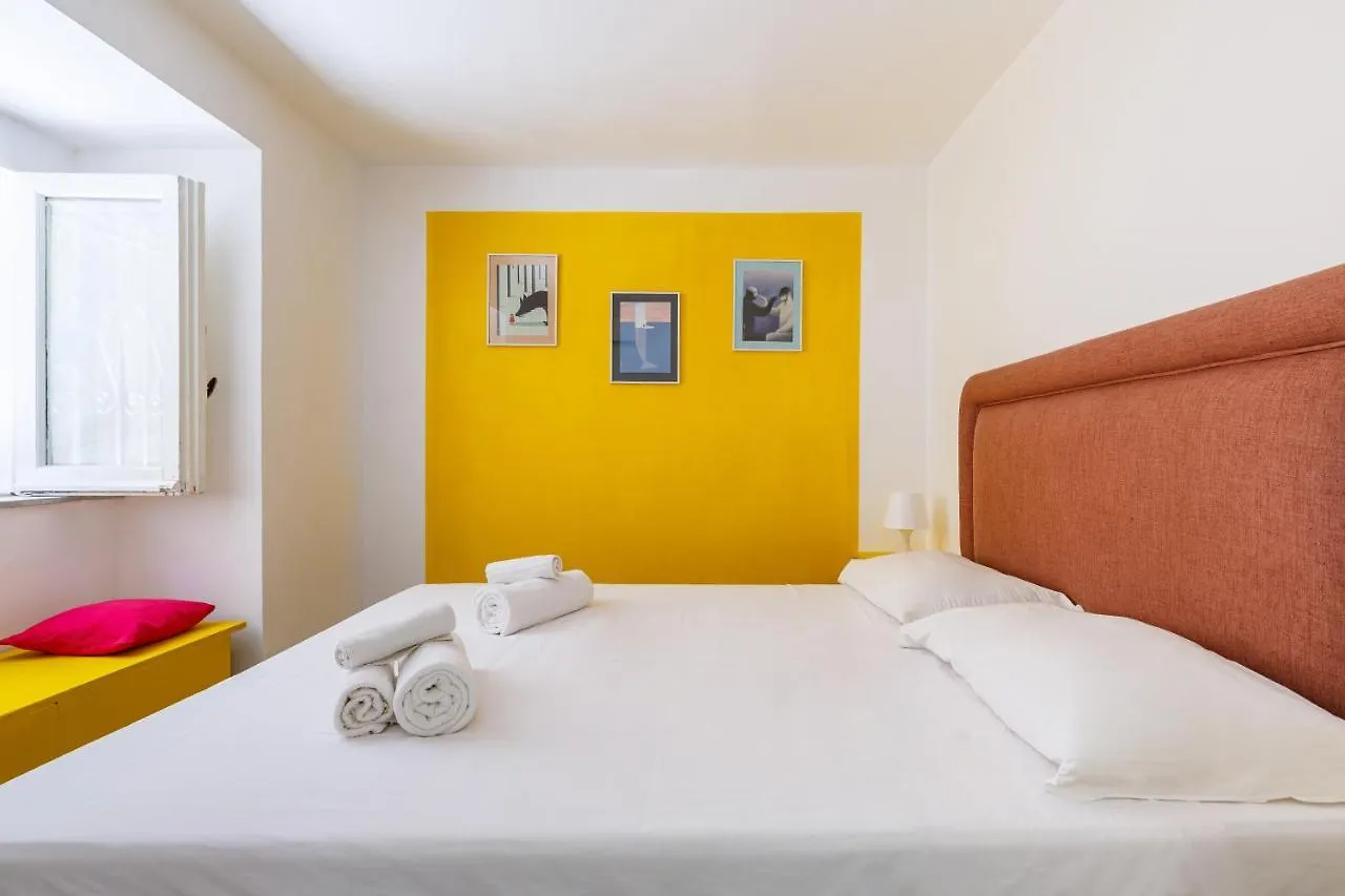 Romantic Place With Pines, Cats, Stunning View And Parking 那不勒斯